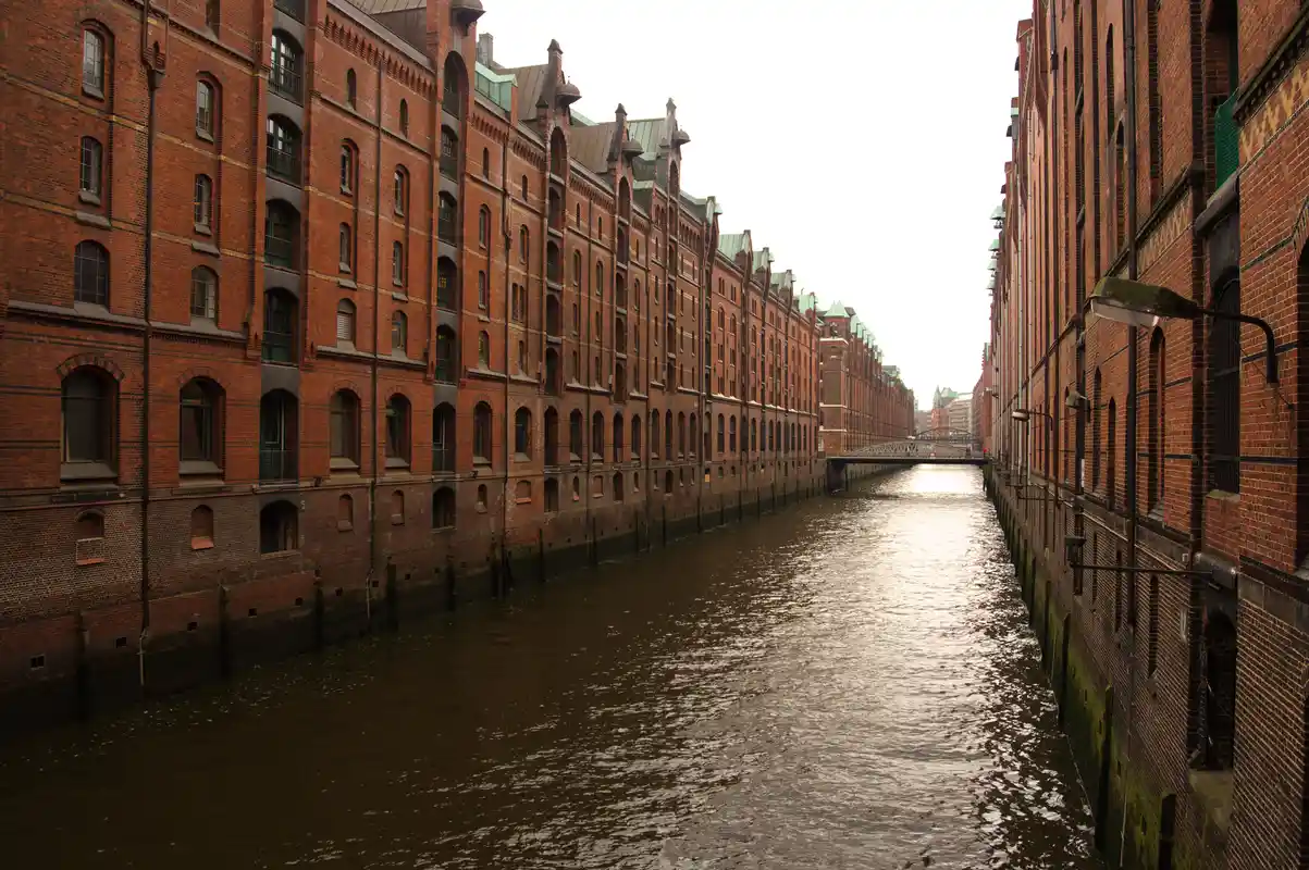 Skyline of Hamburg, Germany, host city of the HYROX Hamburg Major 2025 hybrid fitness event