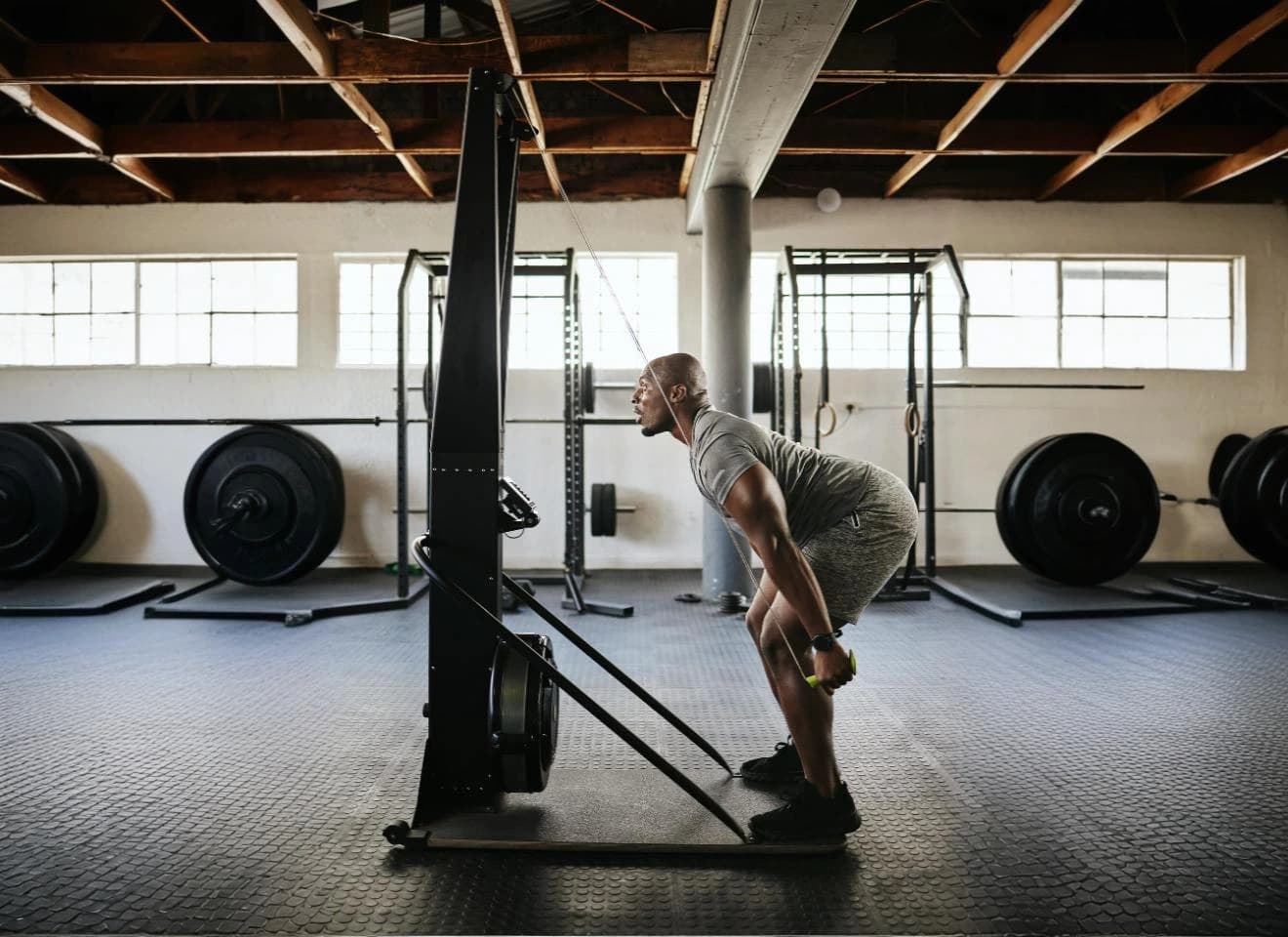 Athlete performing SkiErg exercise as part of a HYROX functional fitness race – hybrid endurance and strength training